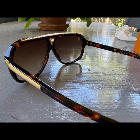 Louis Vuitton Men Z0350W Sunglasses - Picture 13 of 14